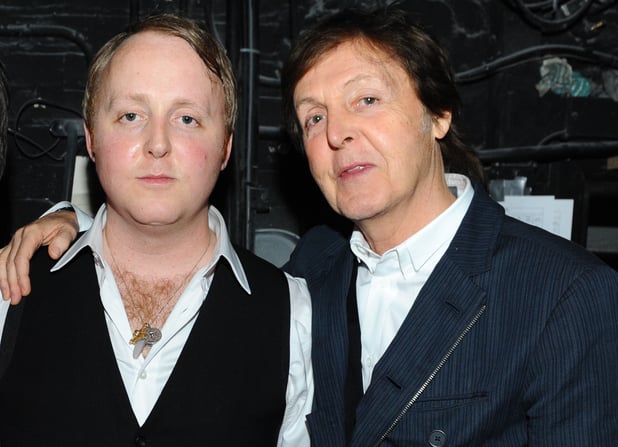 Paul y James McCartney