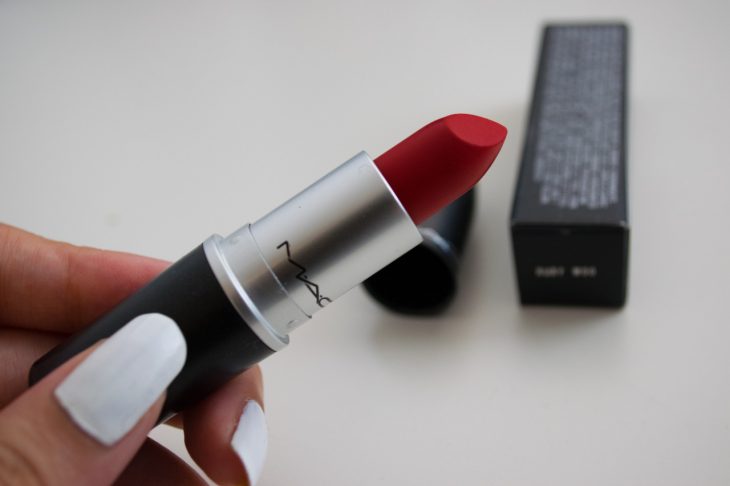 Lápiz labial de mac en color rojo