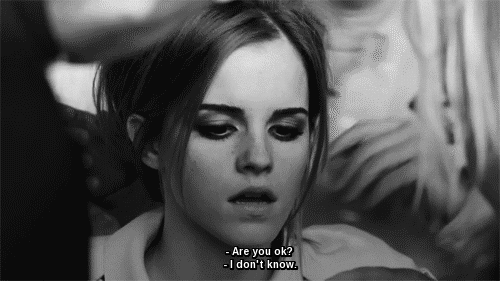 GIF Emma Watson diciendo que está bien 