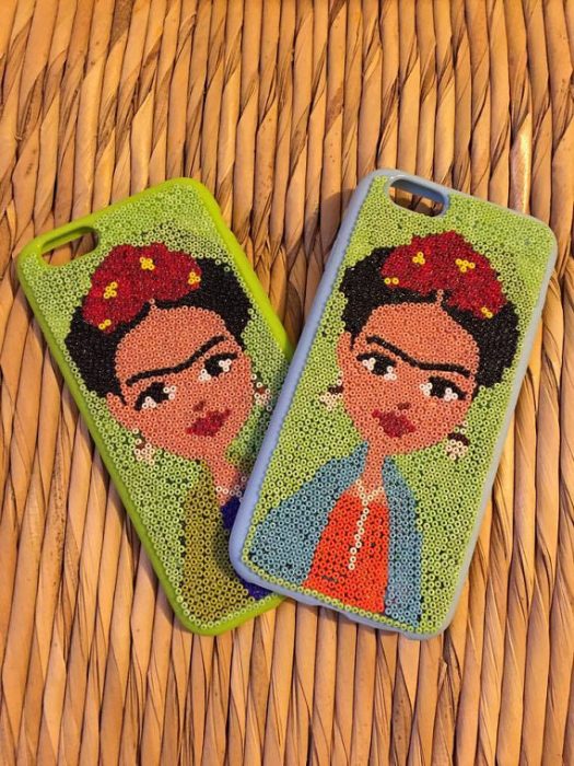 Case de Frida Kalho con lentejuelas 