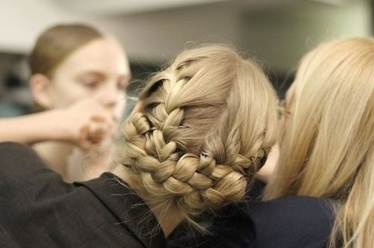 trenza doble con recogido atrás casual 