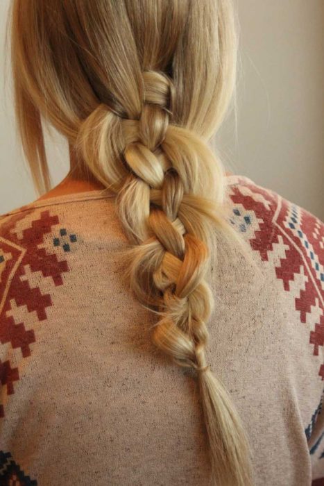 trenza de 5 tiras sencilla baja hacia atrás 