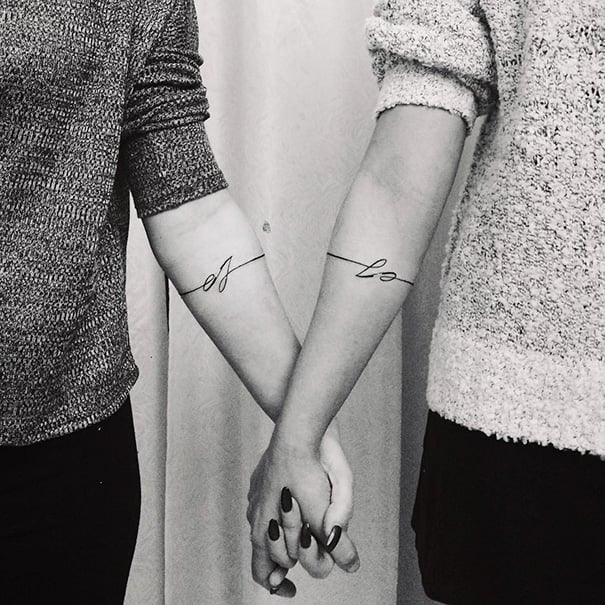tatuajes hermanas líneas antebrazo