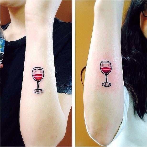 30 ideas de tatuajes bonitos y pequeños para hermanas