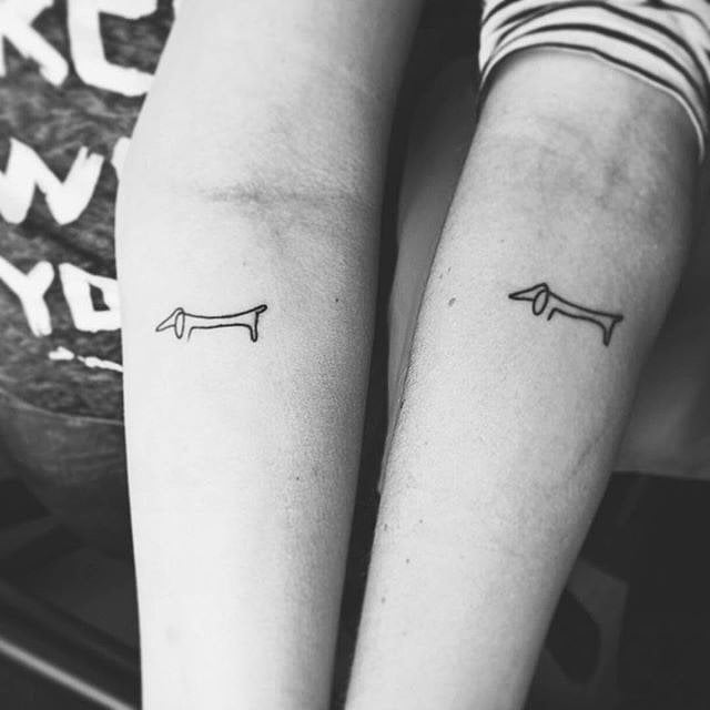 tatuaje hermanas perro salchicha
