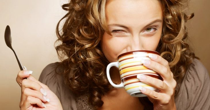 Segun un estudio, tomar mucho café reduce el busto