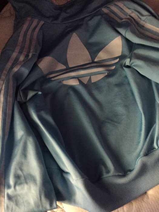 Chaqueta adidas que es blanco con azul