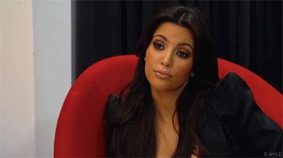 GIF Kim Kardashian con cara de molestia 