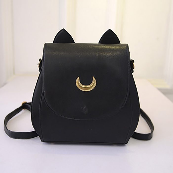 bolso negro con orejas de gato 