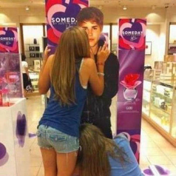 fans de justin bieber besan poster 