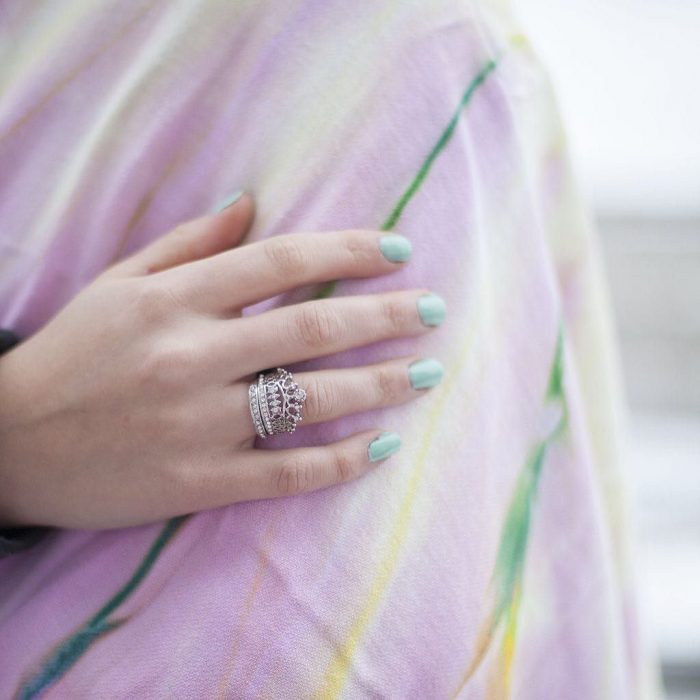 anillo de compromiso en forma de corona