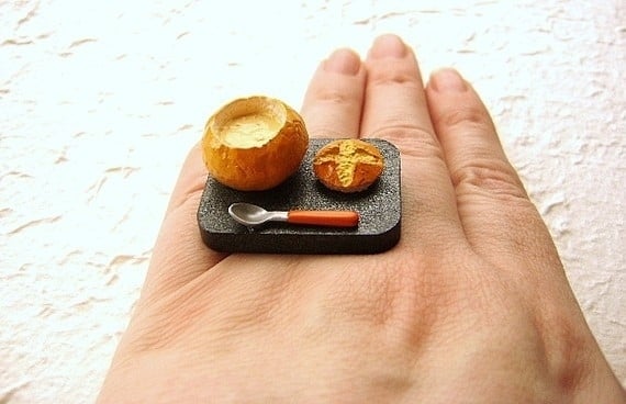 anillo en forma de pan