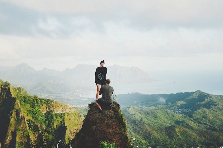 propuesta de matrimonio en cima de una montaña