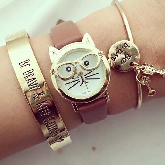 reloj de mano cafe con cara de gato 