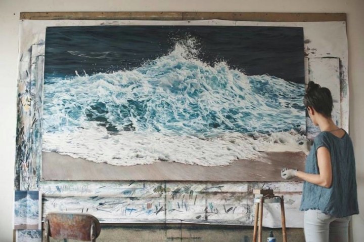 chica pintando cuadro