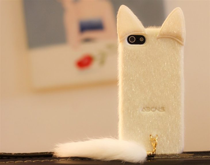 funda para celular afelpada en forma de gato 