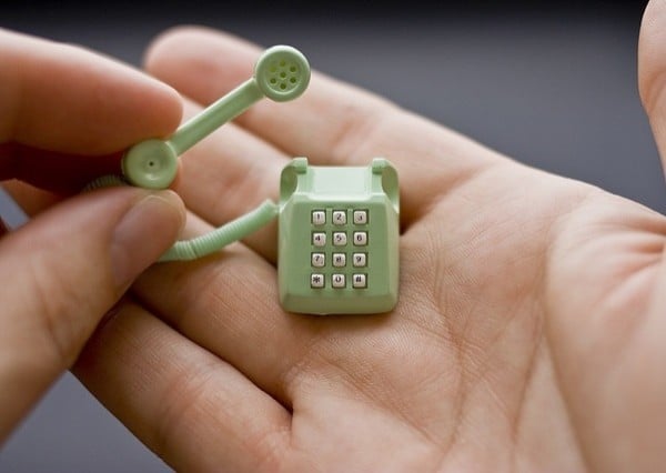 Teléfono miniatura para una muñeca barbie 