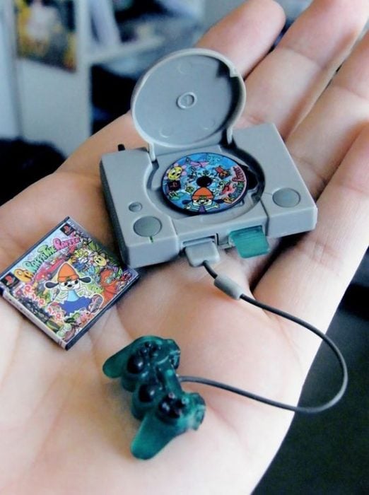 Consola de video juegos en miniatura 