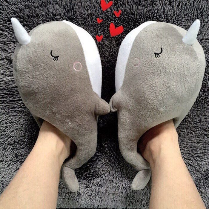 Pantuflas en forma de ballena gris 