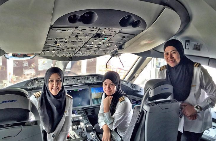 tripulación femenina Royal Brunei Airlines