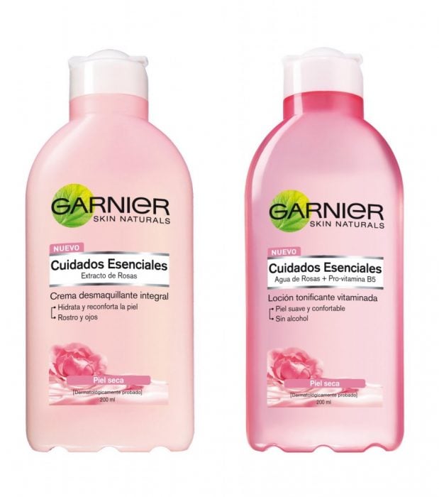 botellas de productos capilares agua de rosas 