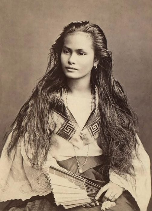 fotografía antigua de mujer filipina