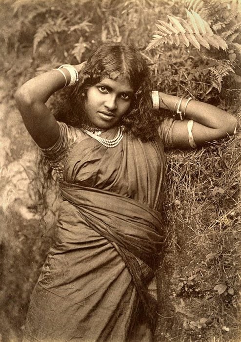fotografía antigua de mujer tamil