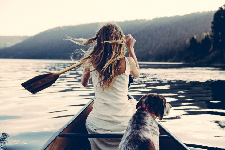 Chica en kayak 