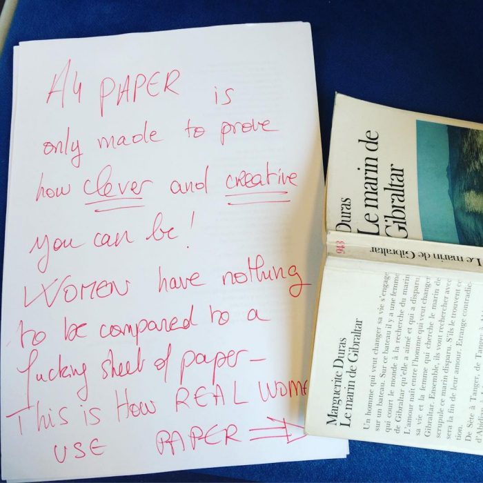 Carta escrita sobre una hoja de papel 