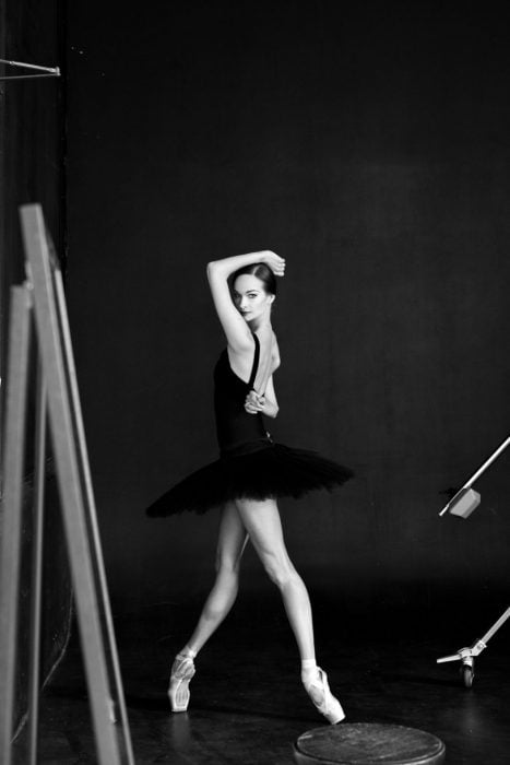 Bailarina de ballet posando para una fotografía 