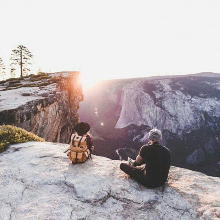 Pareja en la montaña 