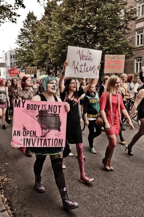 Mujeres protestando 