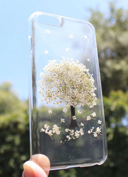 Funda de flores blancas 