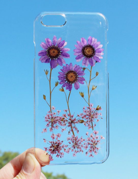 Funda de flores moradas 