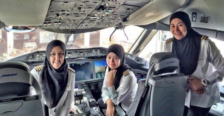 Aerolínea árabe vuela con su primera tripulación femenina