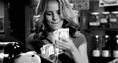 GIF Chica contando dinero