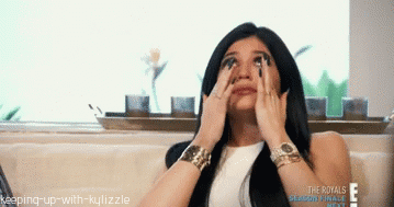 GIF Kylie Jenner llorando 