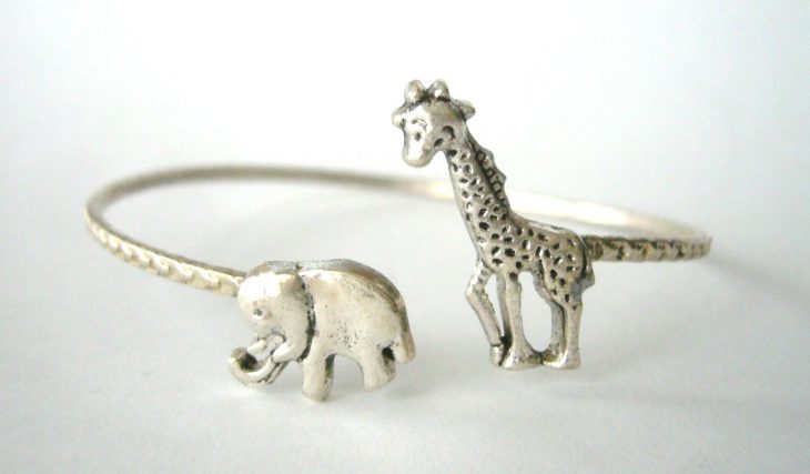 anillo con jirafa y elefante