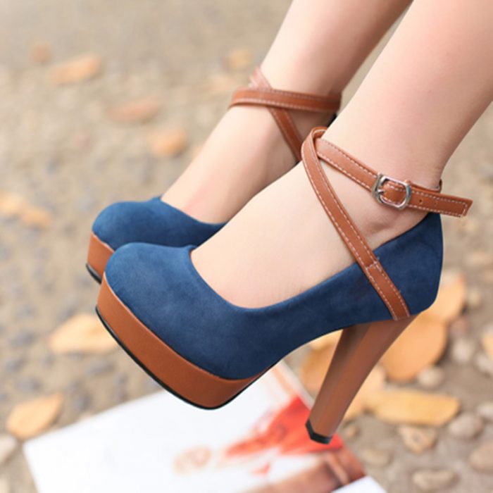 Zapatos azules con correa 