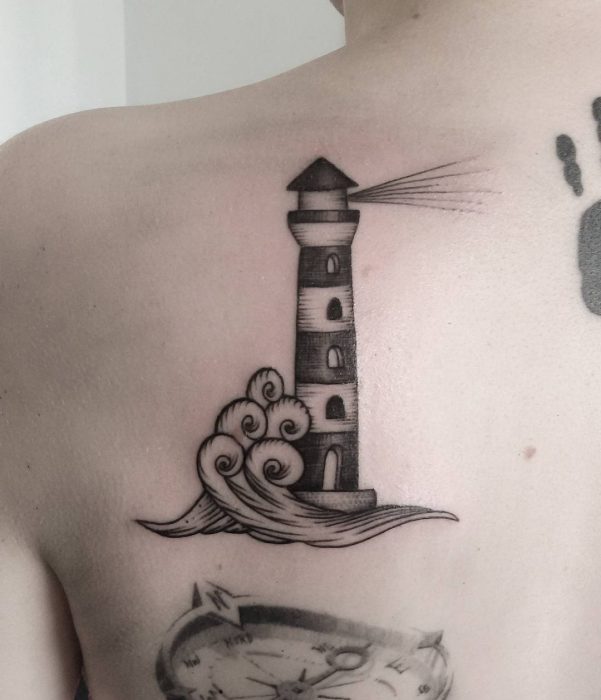 Tatuaje de un faro 