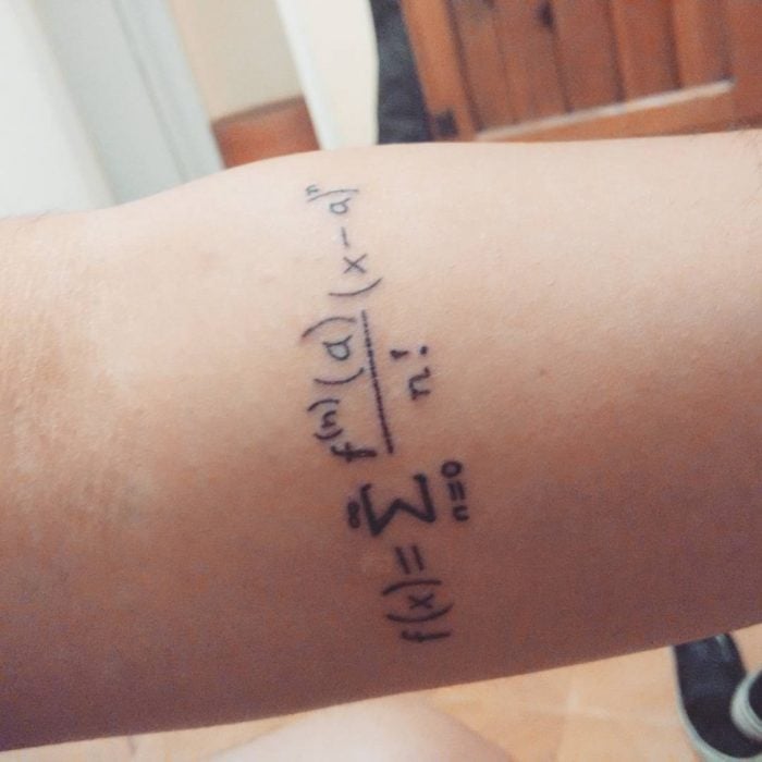 Tatuaje formula para ingenieros 
