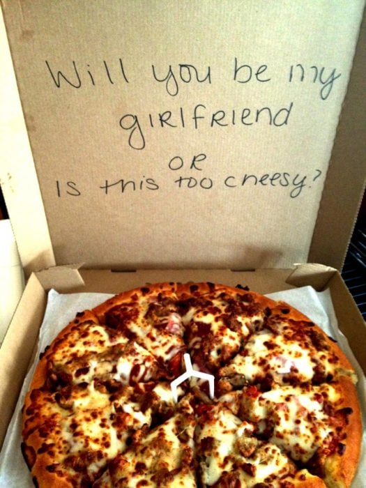 pizza con frase quieres ser mi novia 