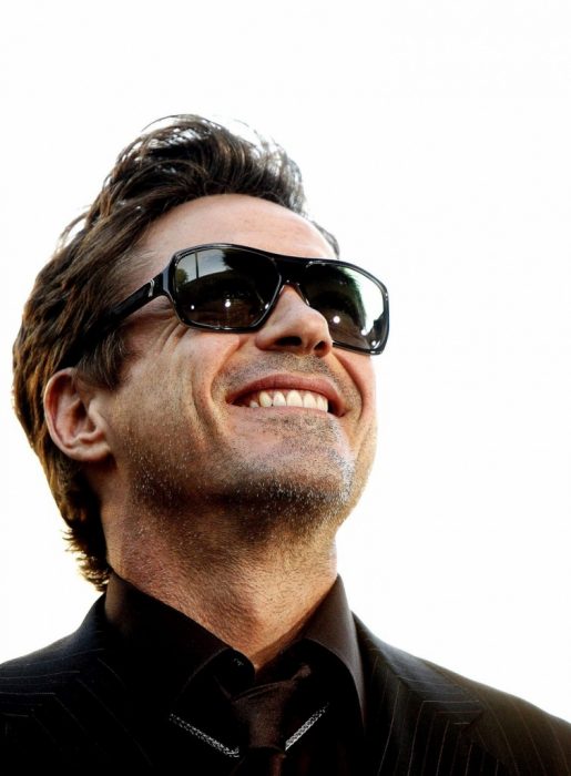 robert downey jr sonriendo