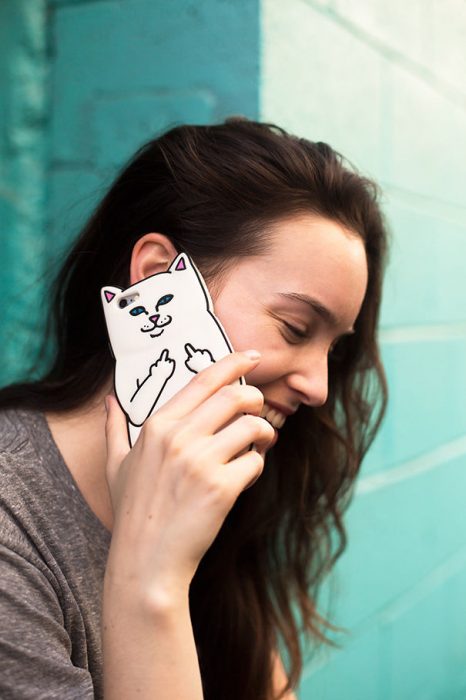 funda de celular en forma de gato 