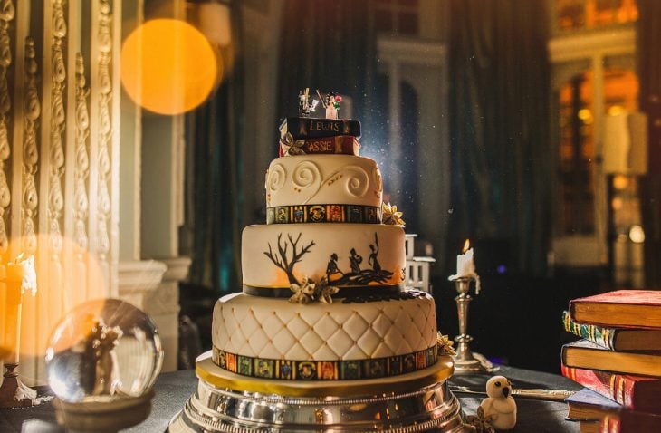 Pastel de bodas con la temática de harry Potter