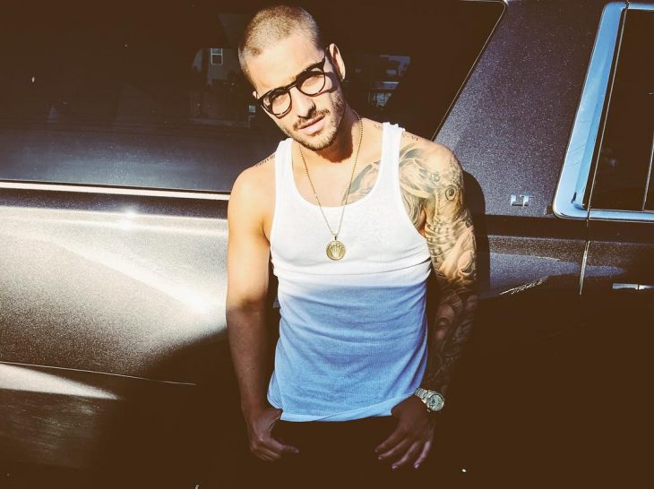 Maluma con lentes 