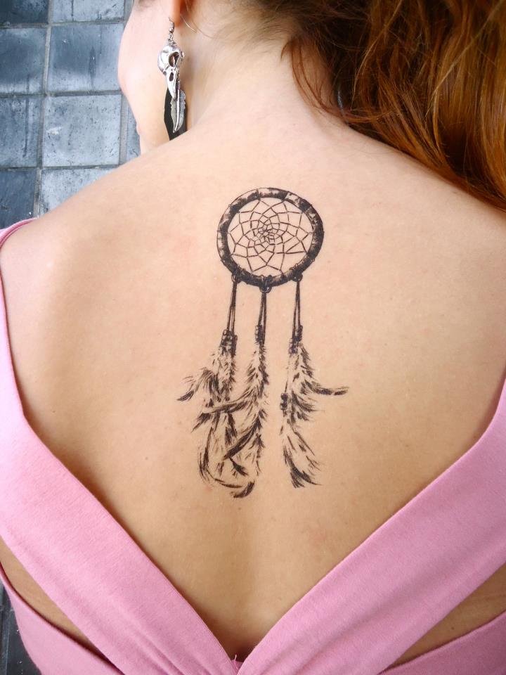 10 tatuajes para la espalda de las mujeres y su significado
