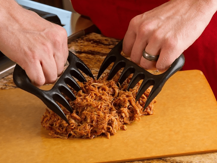 agrras para partir carne en tabla 