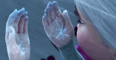 9 Horribles cosas por las que sólo pasamos las chicas que siempre tenemos las manos frías