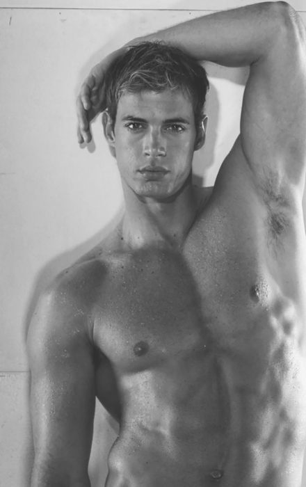 william-levy-2012-sin-camisa